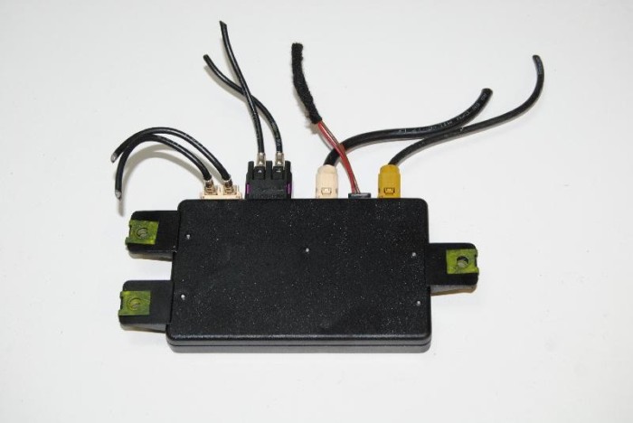 Amplificator de antena VW TOUAREG 7LA, 7L6, 7L7 2005 OEM: 7L6035530B 2101789