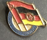 ISGSTR1 Insignă veche RDG / DDR - &bdquo;Deutsch-Sowjetische Freundschaft&rdquo; (DSF) emailată