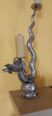 Dragon antic argintat, suport lum&amp;acirc;nări foto