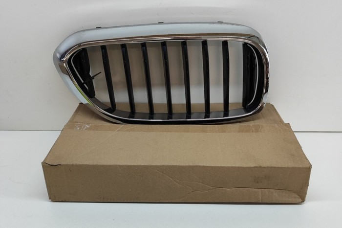 Grila dreapta față BMW 5 G30 2016 OEM: 7383520,7390866,7390864,8070470,7473692,7473702,9626586 25615759