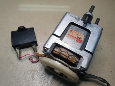 V&amp;acirc;nd motor de curent alternativ 230V 50Hz foto