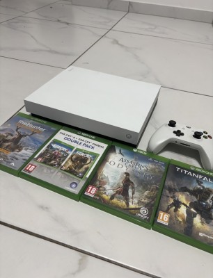 Xbox One X 1Tb foto