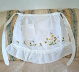 Sort de bucatarie Vintage din bumbac cu broderie florala