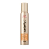 Spuma pentru par cu grad de fixare 3 Curls &amp; Waves Wellaflex, 200ml, Wella