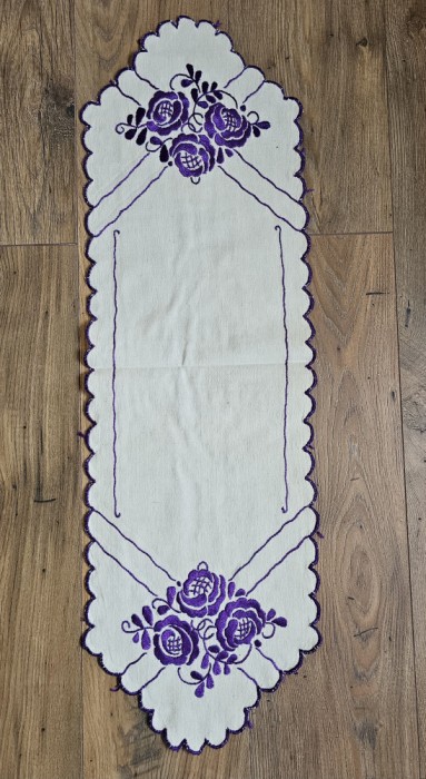 VECHI CENTRU DE MASA DIN BUMBAC CU MODEL BRODERIE MANUALA