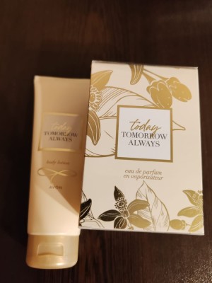 Set apa de parfum si crema de corp foto