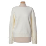 Pulover alb elegant cu perle aplicate pe maneci