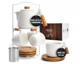 Cumpara ieftin Set ceainic din ceramica MIAMIO, 1 litru, 4 cani, farfurii din bambus, alb - RESIGILAT