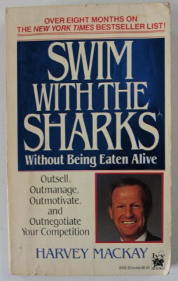 SWIM WITH THE SHARKS WITHOUT BEING EATEN ALIVE by HARVEY MACKAY , 1988 , PREZINTA SUBLINIERI SI INSEMNARI foto