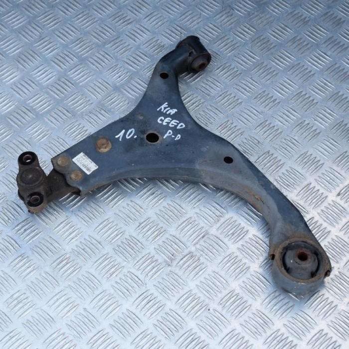 Braț inferior dreapta față KIA CEE\&#039;D Hatchback ED 2010 OEM: 545001-2H000 2288286