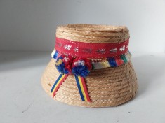Clop de paie, Maramures, accesoriu costum popular, cu cocarda tricolor, 11cm inaltime x 17cm diametru baza