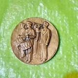 5933-Medalia Federatia Societatilor Muzicale de la gurile Rhonului Franta. Presedintele Consiliului General. Bronz aurit, diametrul 5 cm, semnata.