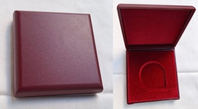 Cutie de LUX, veche, pentru prezentare, depozitare insigna, decoratie, placheta, medalie, moneda foto