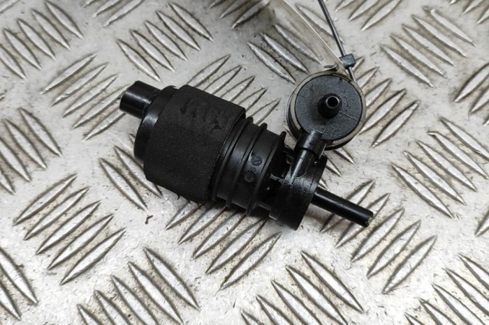 Motor rezervor lichid de parbriz AUDI Q7 4M 2016 OEM: 1K6955651 28423999