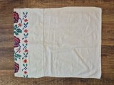 Fata de perna taraneasca veche, brodata manual, 49cm x 61cm