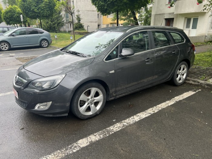 Opel Astra J 2011
