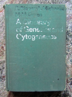 A GLOSSARY OF GENETICS AND CYTOGENETICS CLASSICAL AND MOLECULAR - M.M. GREEN foto