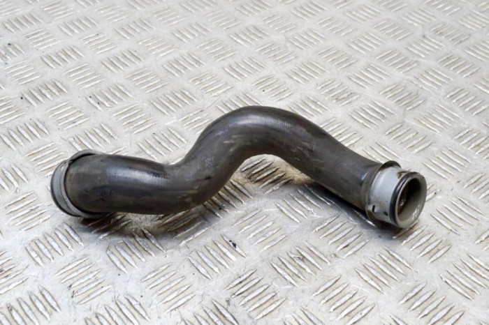 Furtun radiator răcire dreapta MERCEDES-BENZ E T-Model S212 2015 OEM: A2045011682 17610241