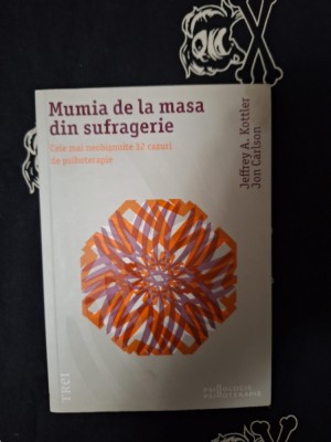 Jeffrey A. Kottler - Mumia de la masa din sufragerie foto
