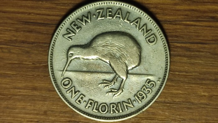 Noua Zeelanda - moneda de colectie exotica - 1 florin 1935 argint - George V - destul de rara ! - pasarea Kiwi !