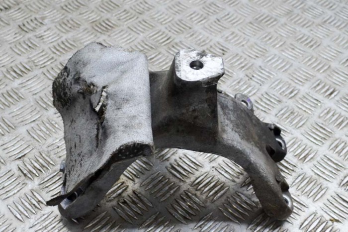 Suport motor dreapta AUDI A6 4G2, C7, 4GC 2013 OEM: 8K0199308BE 13941119