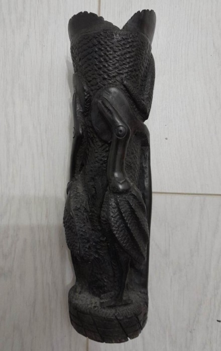 Vază sculptată &icirc;n lemn exotic, dur și greu, decorativă, cu păsări, inaltime 21cm