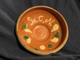Arta si Traditie - Farfurie / Blid / Strachina / Castron de Horezu jud Valcea ceramica utilitara mijlocul sec XX cu initialele Gr. C. N. !