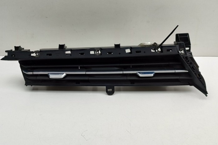 Gura de ventilație planșa de bord AUDI Q4 SUV F4B 2024 OEM: 89C820951A | 32042832