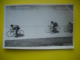 HOPCT 543 G - FOTOGRAFIE VECHE-D= 18/12 CM-SOSIREA LA FINALA VITEZA -C M CICLISM-SPORT-1947-FOTO AGENTIA ASSOCIATEDPRESS PHOTOS 1947