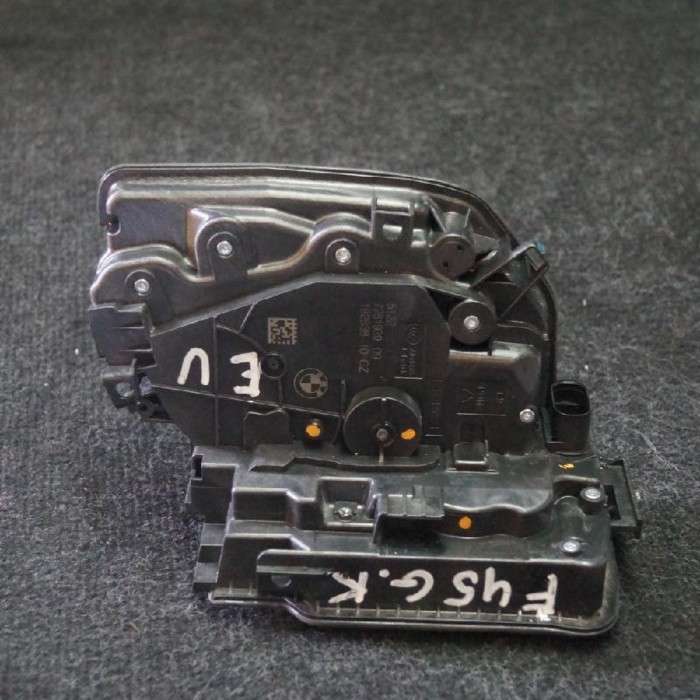 &Icirc;ncuietoare ușă st&acirc;nga spate BMW 2 Active Tourer F45 2014 OEM: 7281939 1734459