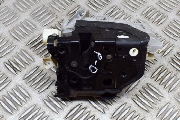 &Icirc;ncuietoare ușă dreapta față PORSCHE CAYENNE 92A 2012 OEM: 8J1837016A 20354401