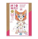 Cumpara ieftin Set DIY Djeco - Pisicuta, mobil cu clopotei si sclipici