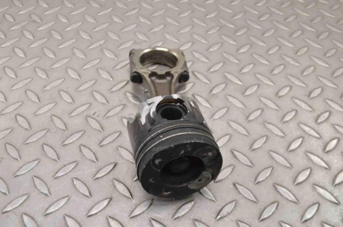 Piston OPEL ASTRA J 2009