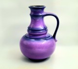 vaza cu maner ceramica glazurata JASBA 1233 - 28 Ulcior violet Germania anii 1970 design era spatiala