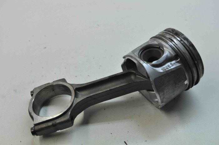 Piston NISSAN QASHQAI / QASHQAI +2 I J10, JJ10 2011