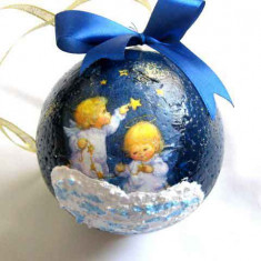 Glob cu ingeri de copii cu parul balai, decoratiune glob brad 29871