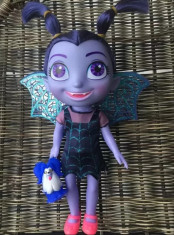 OFERTA Papusa VAMPIRINA 30 cm (2 mici defecte..regasiti in anunt) foto