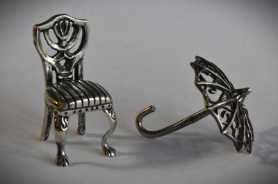 Miniaturi din argint - Scaun de epoca si umbrela - 16,5 grame foto