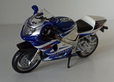 Macheta motocicleta Suzuki GSX-R 750 - Bburago 1/18 foto