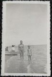 Fotografie, Geo Litarczek, parintele radiologiei romanesti, impreuna cu mama sa, la Mamaia, 1932