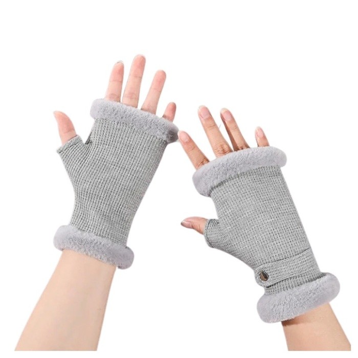 Manusi captusite cu jumatate de deget