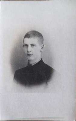 Foto veche tip CP/ Portret de tanar, adolescent pe fond argintiu CRAIOVA atelier foto