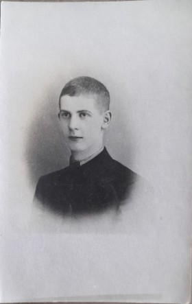 Foto veche tip CP/ Portret de tanar, adolescent pe fond argintiu CRAIOVA atelier