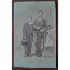 Fotografie tip CDV, doi tineri, unul fiind Mircea Vasiliu Stanescu avocat, publicist, scriitor si om politic 1841-1888