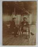 TATA SI FIU PE PUNTEA UNUI VAPOR , LA MASA , FOTOGRAFIE , CCA. 1900