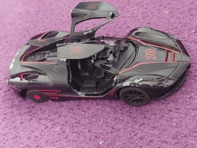 Masinuta/macheta metalica vintage,macheta auto vintage metalica Masina din metal Ferrari, cu usi care se deschid si faruri care se aprind intermitent foto