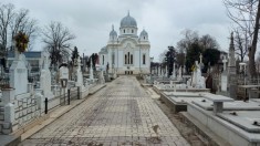 Vand loc de veci cimitirul eternitatea galati !