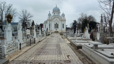 Vand loc de veci cimitirul eternitatea galati ! foto