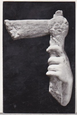 bnk cp Muzeul regional de arheologie Constanta - Bratul unui fotoliu din marmura - necirculata foto