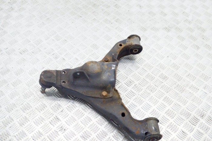 Braț inferior dreapta față MERCEDES-BENZ SPRINTER 3-t 906 2008 13304097